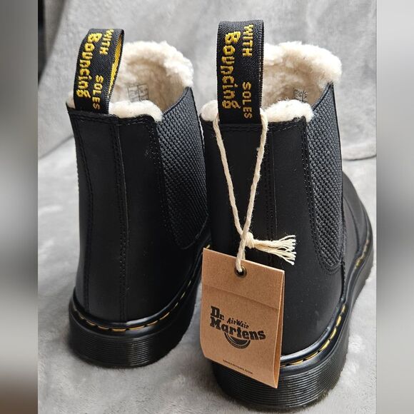 Dr. Martens Chelsea Boots Faux Fur Lined Black Leather Women’s Size 6 main image 7